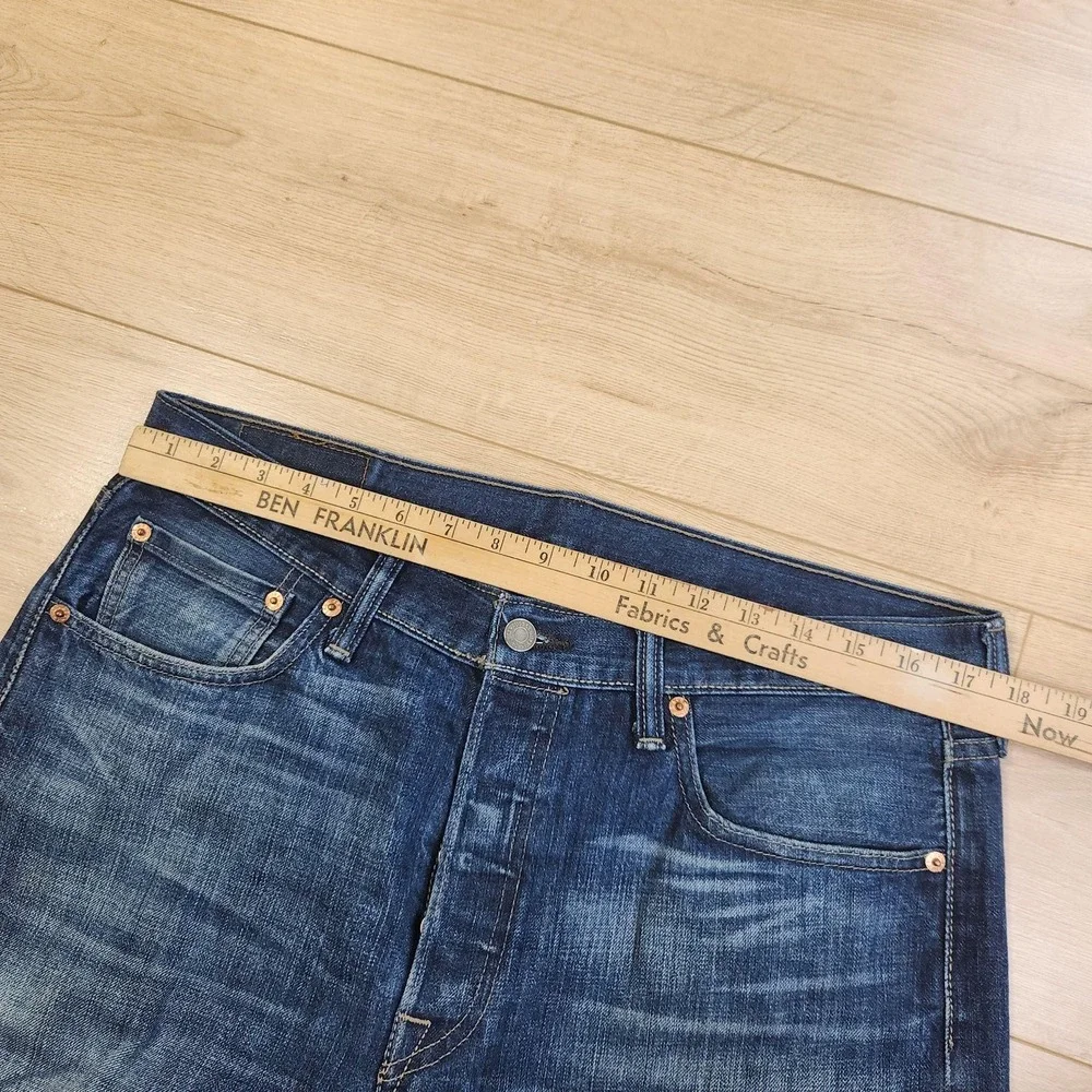 Levis 501 Jeans Mens 34x32 Blue Med Wash Button Fly Straight Denim Casual